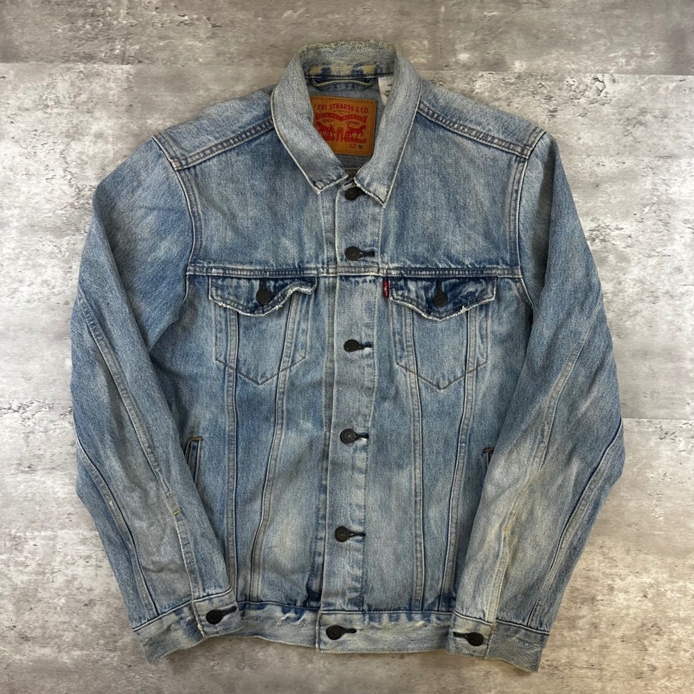 Levis Trucker Denim Jacket Mens Medium Light Wash Blue Button Up Jean Coat